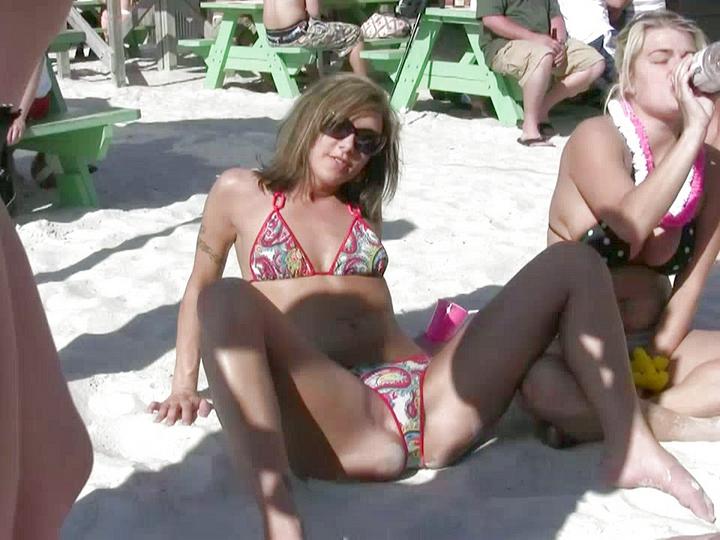 Great Teen Girls Strip Down And Show Off Their Sexy Bodies In This Clip