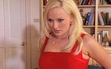 Télécharger All dressed in red lingerie, stacy valentine fucks for a mouthful of cum