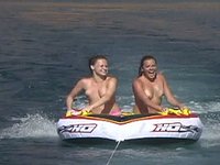 Regarde maintenant - Renee perez goes tubing and falls