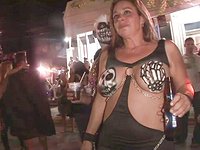 Jetzt beobachten - Wild partiers show lots of skin in public on the streets