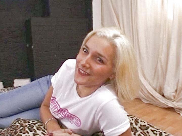 Ellie Has Fun Taking Dick In Her Butt