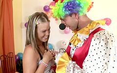 Kijk nu - Trisha brill has sex with the clown