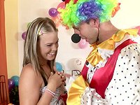 Guarda ora - Trisha brill has sex with the clown