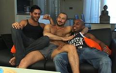 Regarde maintenant - Muscle hunks in hot and versatile suck and flip flop fuck threesome