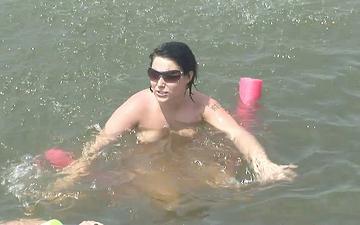 Herunterladen Group outdoor sex party with 18+ teen amateur striptease sluts swimming and