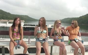 Herunterladen Big boat strip tease videos filmed on location as girls smoke and strip for