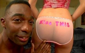 Scaricamento Lara roxx gets her ass fucked by a black guy