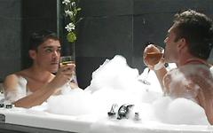 Smooth jocks Bruce Beckham and Eduardo suck and fuck in bathtub join background