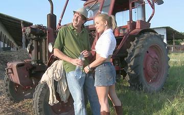 Downloaden Valentina leaves her skirt on as she has anal sex outside by a tractor