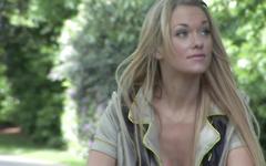 Jetzt beobachten - Stacked blonde girl picks up dudes while riding her bike