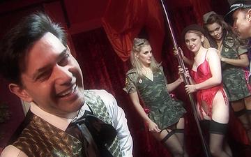 Descargar Cabaret gang bang protagonizado por daisy marie, brianna love y gem sparkle
