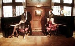 Die Lounge-Pianistinnen Kit Lee und Kat Lee teilen sich Schwänze bei einem Vierer - movie 6 - 2