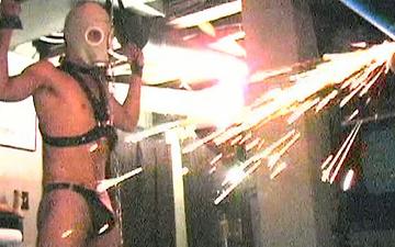 Scaricamento Ouch! sparks literally fly in this hot bdsm scene