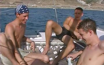 Herunterladen Six hot men have group sex on a boat in an incredible jock on twink orgy