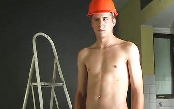 Downloaden Three hot european jocks have a construction site threesome