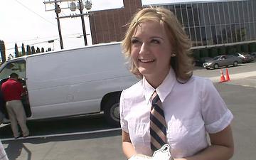 Downloaden 18-year-old blonde skyy cherry gets fucked in schoolgirl uniform