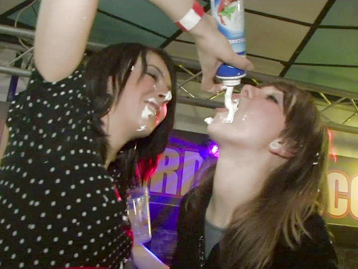 Amateur Party Girls Get Freaky At Male Strip Club, Getting Into Lesbianism