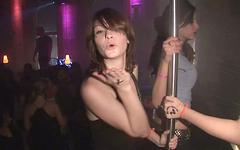 Jetzt beobachten - Amateur party girl chloe gets naked showing off her tits, gash and ass