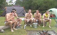 Regarde maintenant - European twink camping trip turns into a hot six man outdoor orgy
