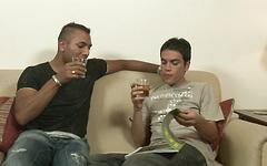 Ver ahora - Hot latino twink ges an ass pounding from latino jock