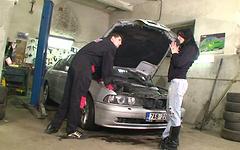 Ver ahora - Sexy brunette roxy taggart gets fucked by mechanic in a garage