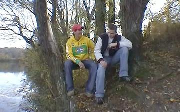 Herunterladen Two jocks meet in the woods and go back to the house to 69 and fuck