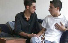 Jetzt beobachten - Uncut nineteen-year old latino twink gets fucked and takes a facial