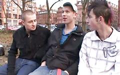 Jetzt beobachten - Hung brit jocks and an eighteen-year old skater have a bareback threesome