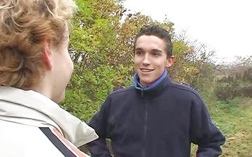 Descargar Cute 18 year old european twinks suck cock outdoors, then fuck inside