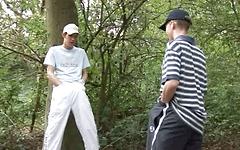 Ver ahora - Euro guys meet in the woods to jerk off and bring it back to the apartment