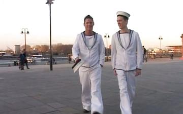 Herunterladen Cute british sailors find a third for a hardcore threesome
