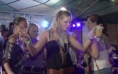 Kijk nu - Amateur party girls suck cock and get fucked in hot cfnm group sex scene