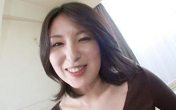 Downloaden Asian beauty gives a pov blowjob