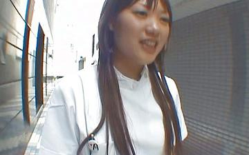 Herunterladen Naughty asian nurse with tiny tits and a hairy pussy gets a creampie