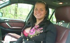 Jetzt beobachten - Tiffany shows off her massive mammaries and gives a pov blowjob