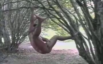 Downloaden Brazilian boys use a tree for unique anal sex positions.