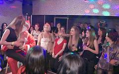 Regarde maintenant - Take a peek inside europe's best amateur sex party for the ladies