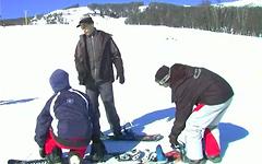 Regarde maintenant - Athletic europeans get it on in a ski lodge