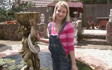 Télécharger Cute blonde in sexy overalls gets a creampie from her boyfriend