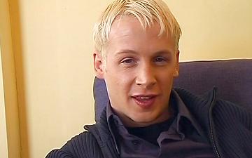 Télécharger Thick blonde uk twink jared masturbates in the bath in hot solo scene