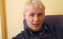 Regarde maintenant - Thick blonde UK twink Jared masturbates in the bath in hot solo scene