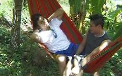 Jetzt beobachten - Latino athletic twinks suck and fuck outdoors in hammock