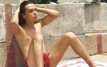 Scaricamento Latino twinks suck and fuck outdoors and poolside in hot scene