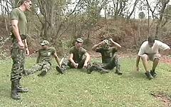 Guarda ora - Military muscle studs fuck on the banks of a muddy river