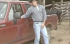 Ver ahora - Latino cowboy studs deepthroat and fuck in the back of a pick-up truck 
