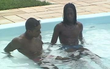 Descargar Black hung studs fuck by the pool