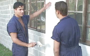 Descargar Latino painters get horny and fuck outside on the job