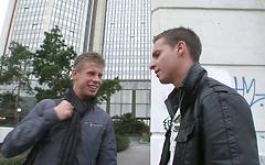 Kijk nu - 19-year old uncut jocks fuck each other raw