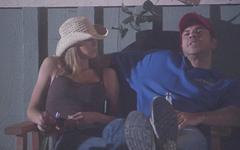 Regarde maintenant - Brooke is a horny country girl