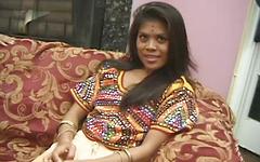 Guarda ora - Catita is an indian beauty who is in a hardcore threesome with two men